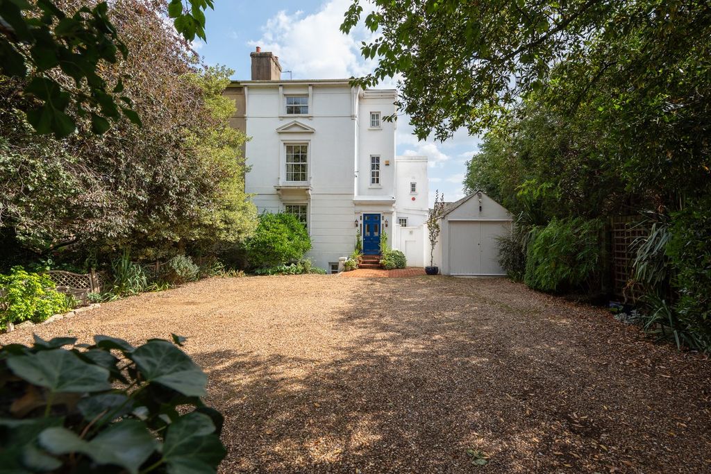 Property photo 1 of 36
