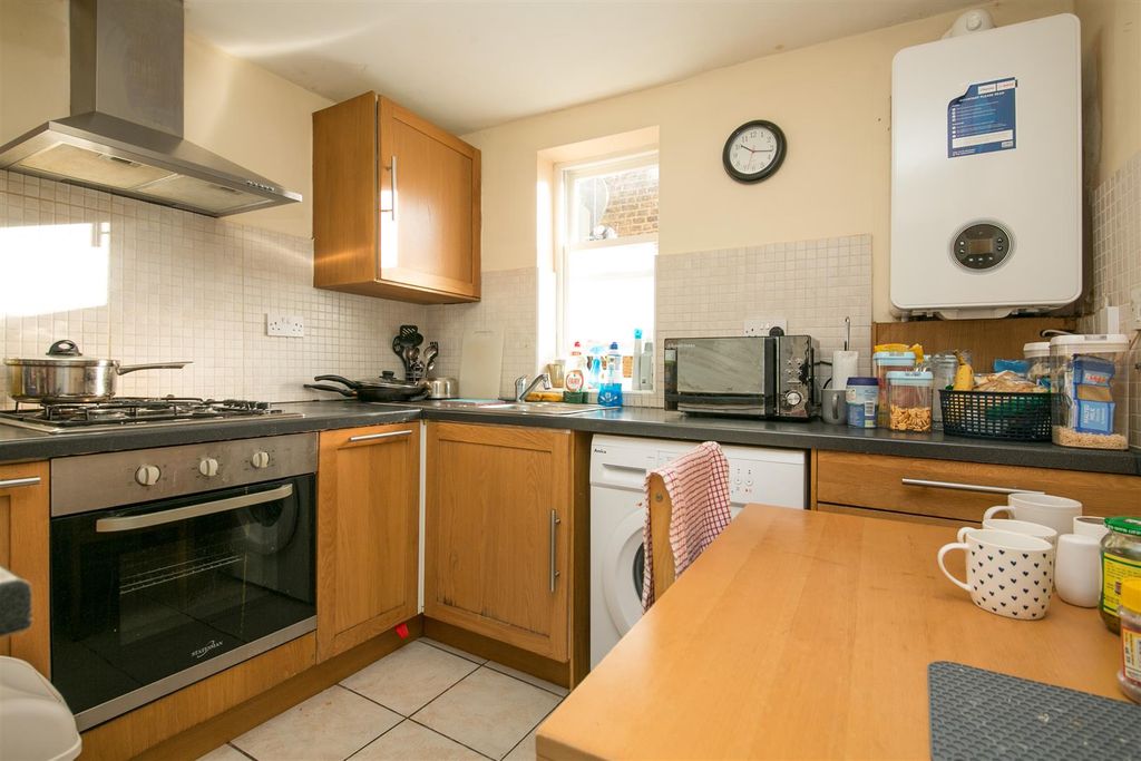 Property photo 2 of 5 Flat 4 58 Longley Road Kitchen.Jpg