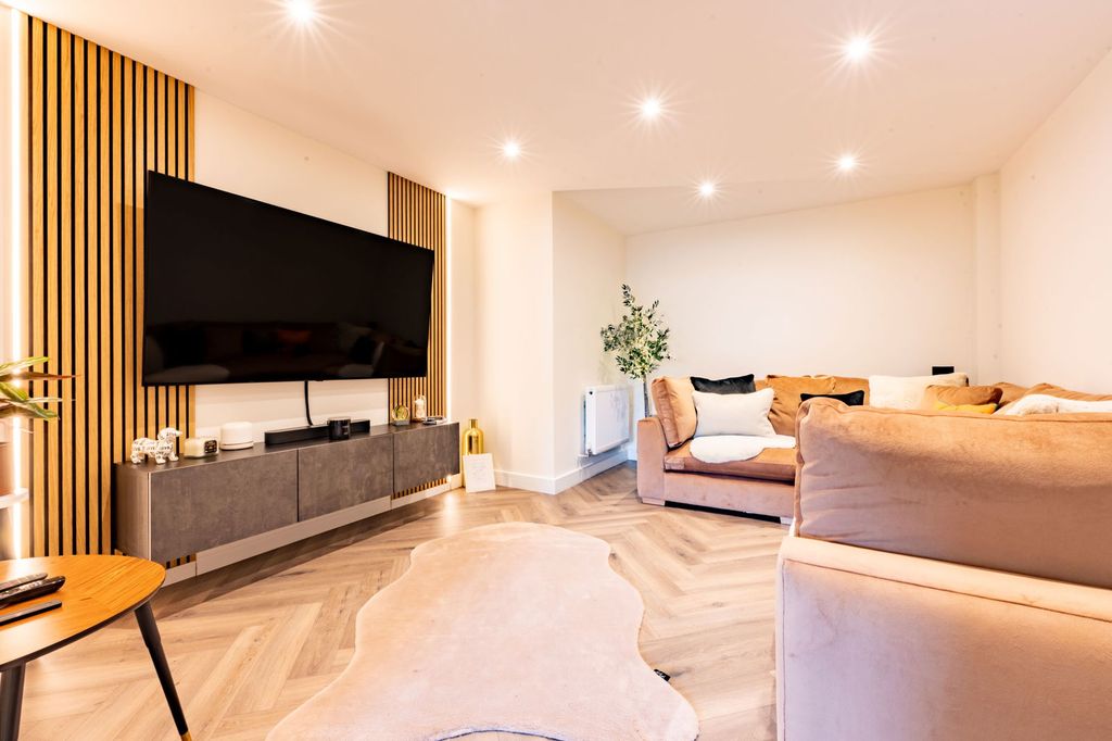 Property photo 3 of 22