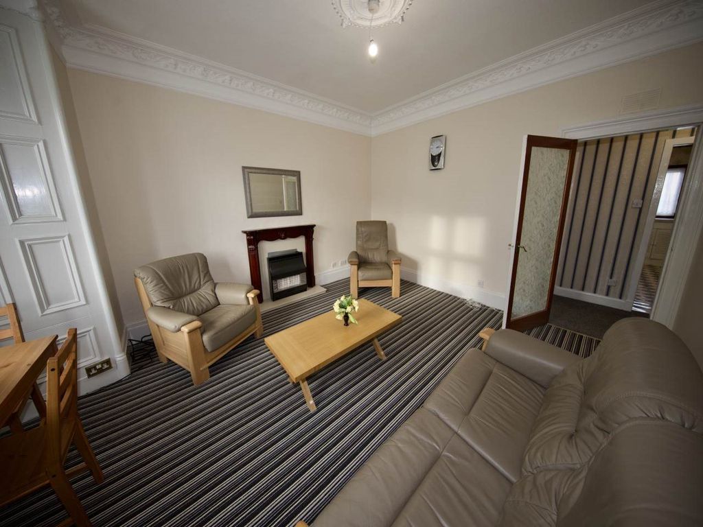 Property photo 2 of 12 Living Room (2) 141 Clep