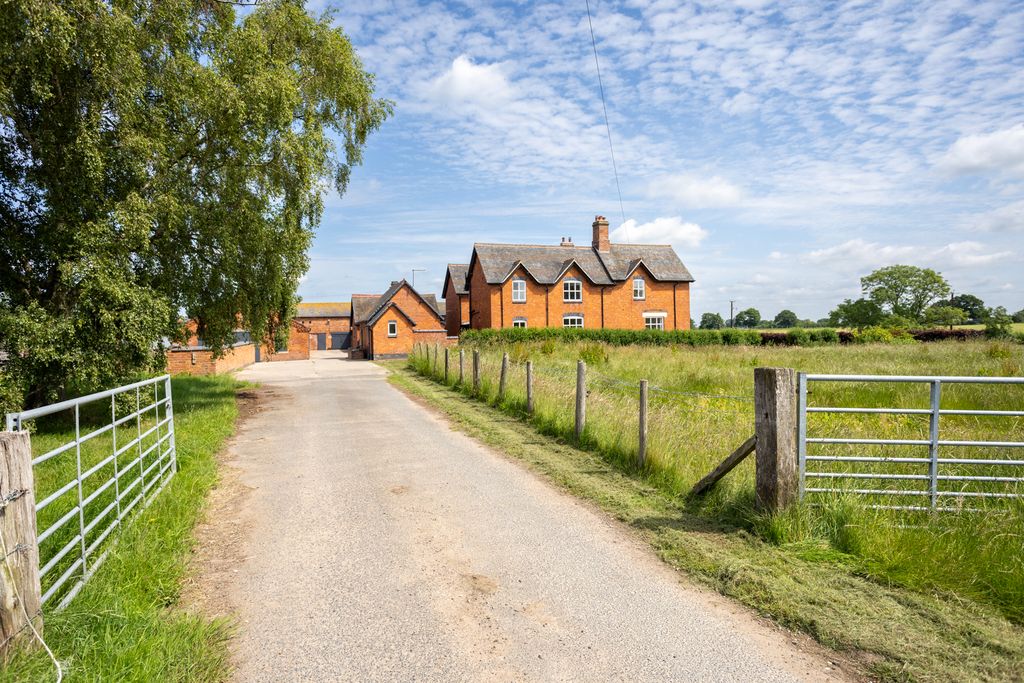 Property photo 2 of 39 Middle Morrey Fh 180625-109
