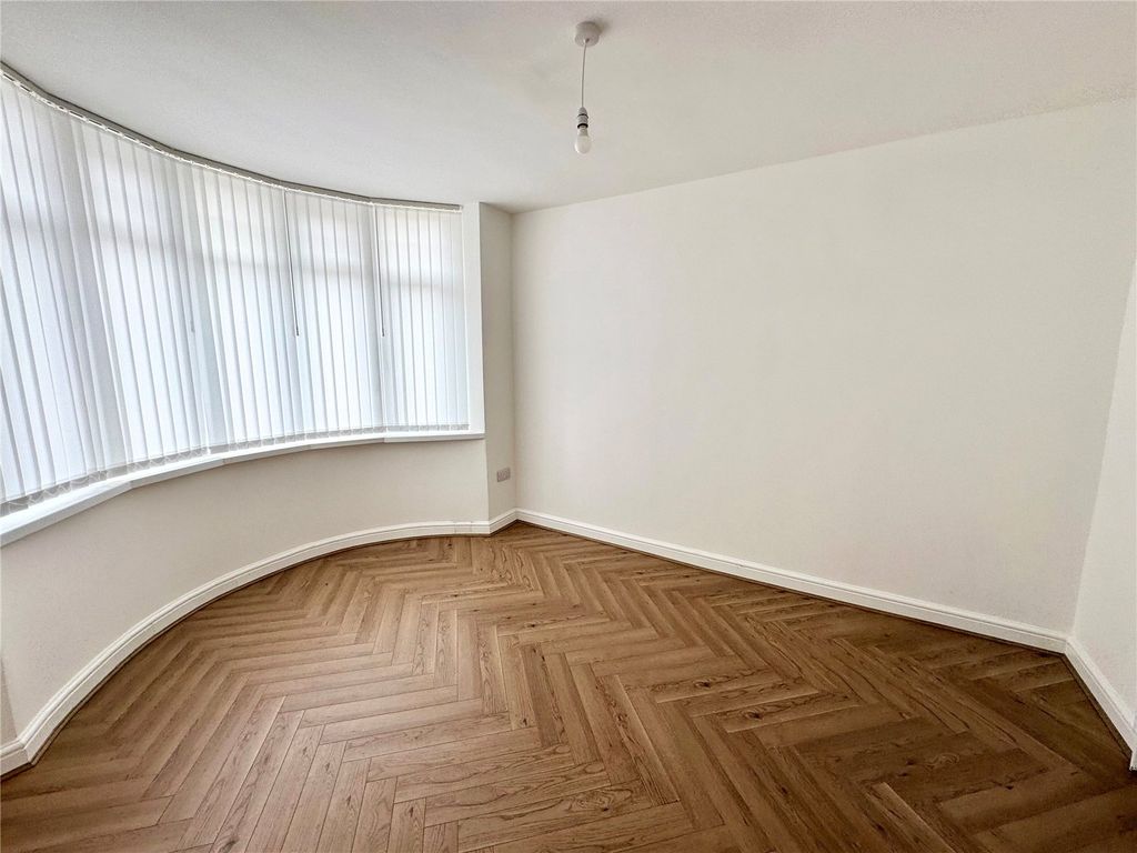 Property photo 3 of 18 Picture No. 06