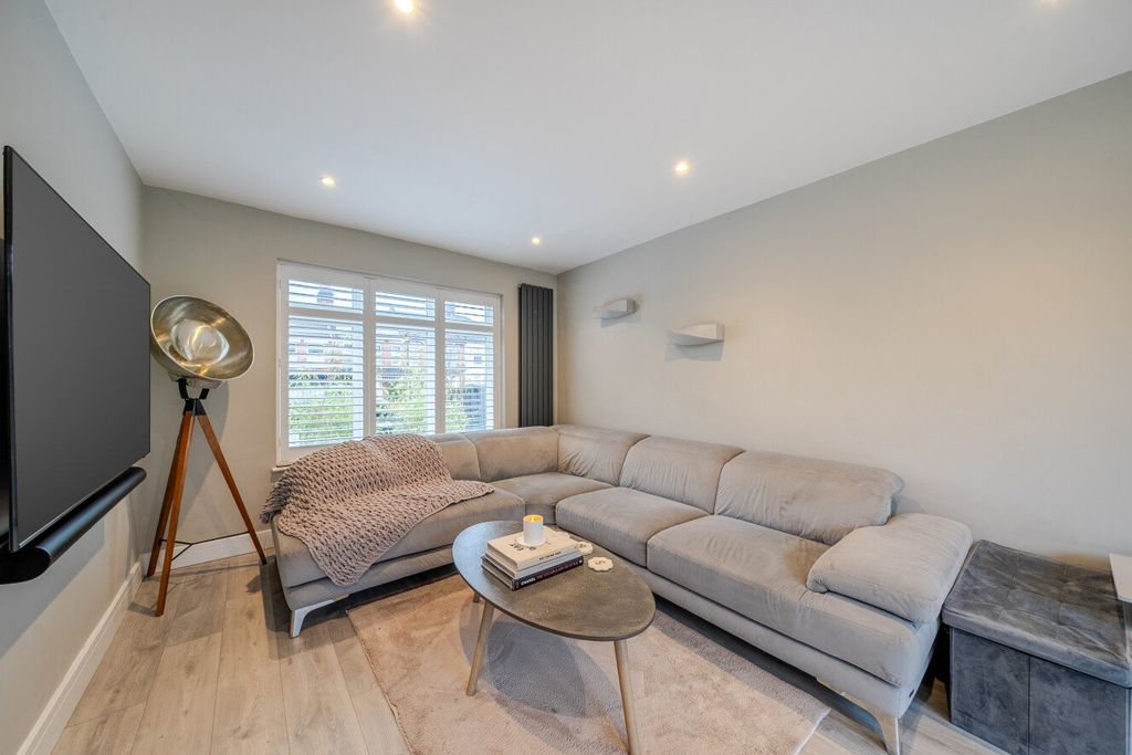 Property photo 2 of 20 Picture No. 17