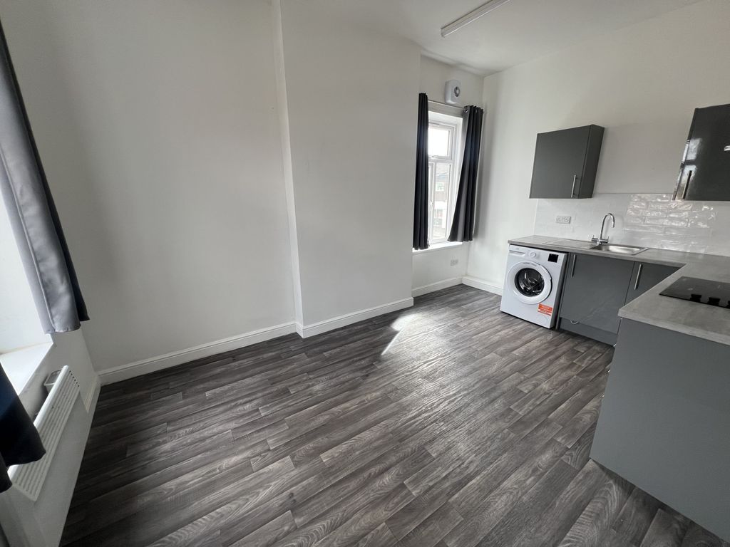 Property photo 3 of 6 Living Area