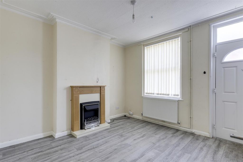 Property photo 2 of 12 4711.Jpg