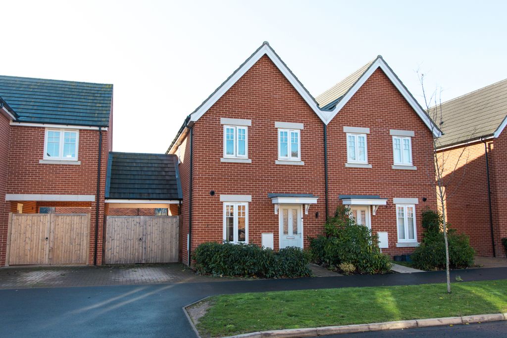 Property photo 1 of 20 Two Double Bed, Stanway, Colchester Co3
