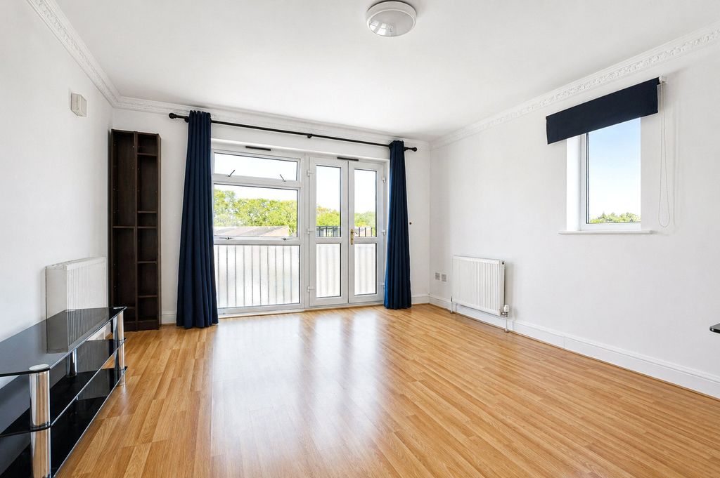 Property photo 2 of 8 Picture No. 15