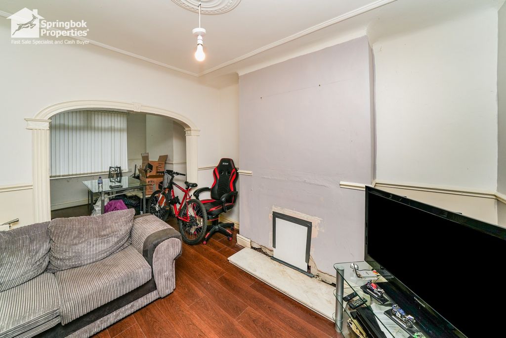 Property photo 2 of 8 1