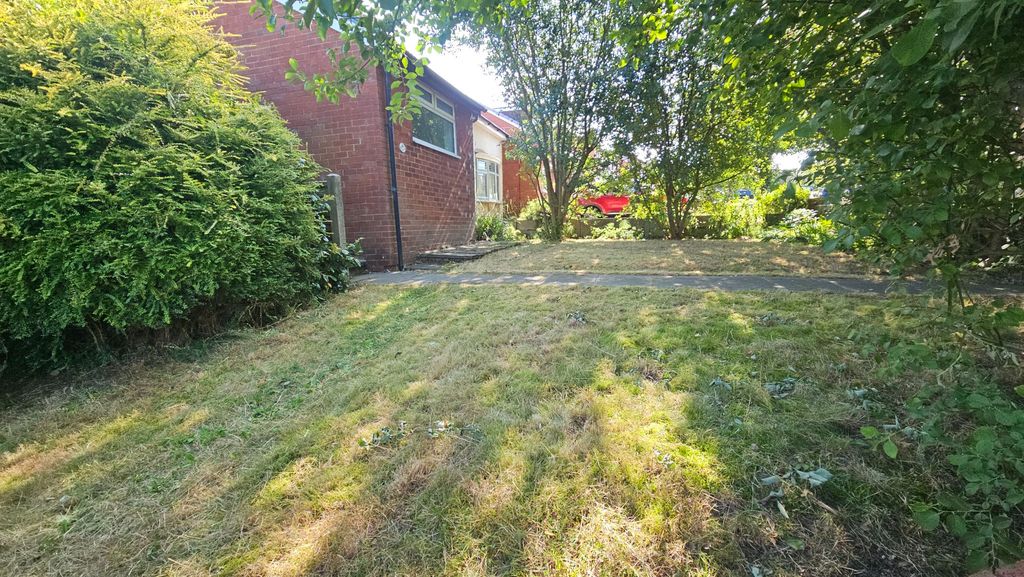 Property photo 2 of 17 Front Garden