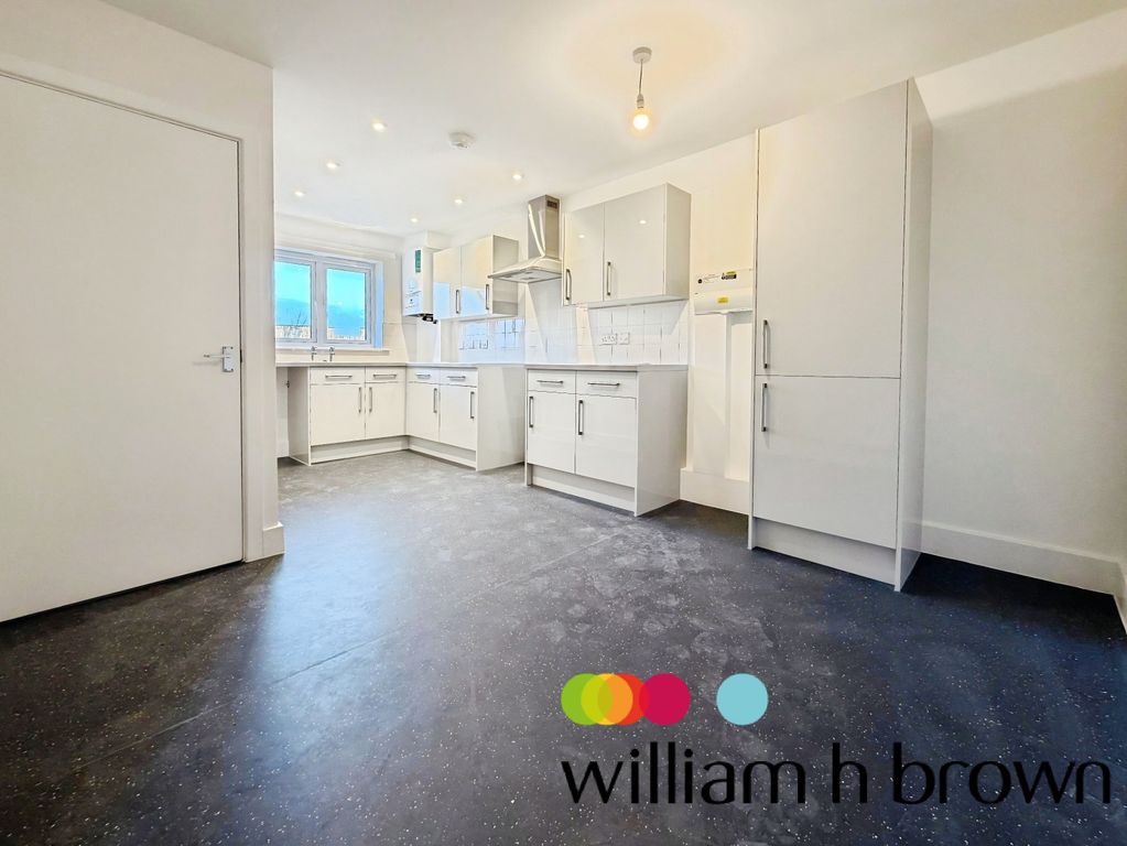 Property photo 3 of 9 Kitchen