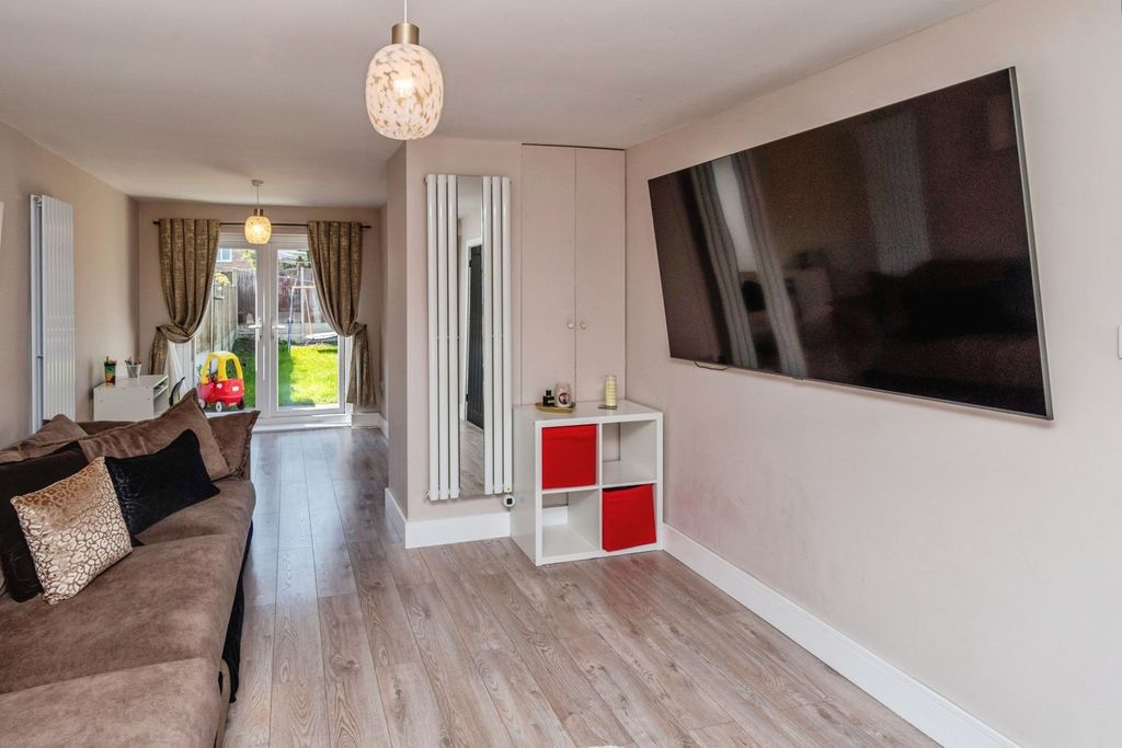 Property photo 3 of 19 Pbox-Img.Jpg