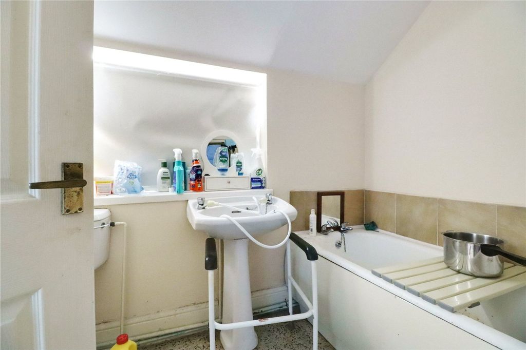 Property photo 2 of 6