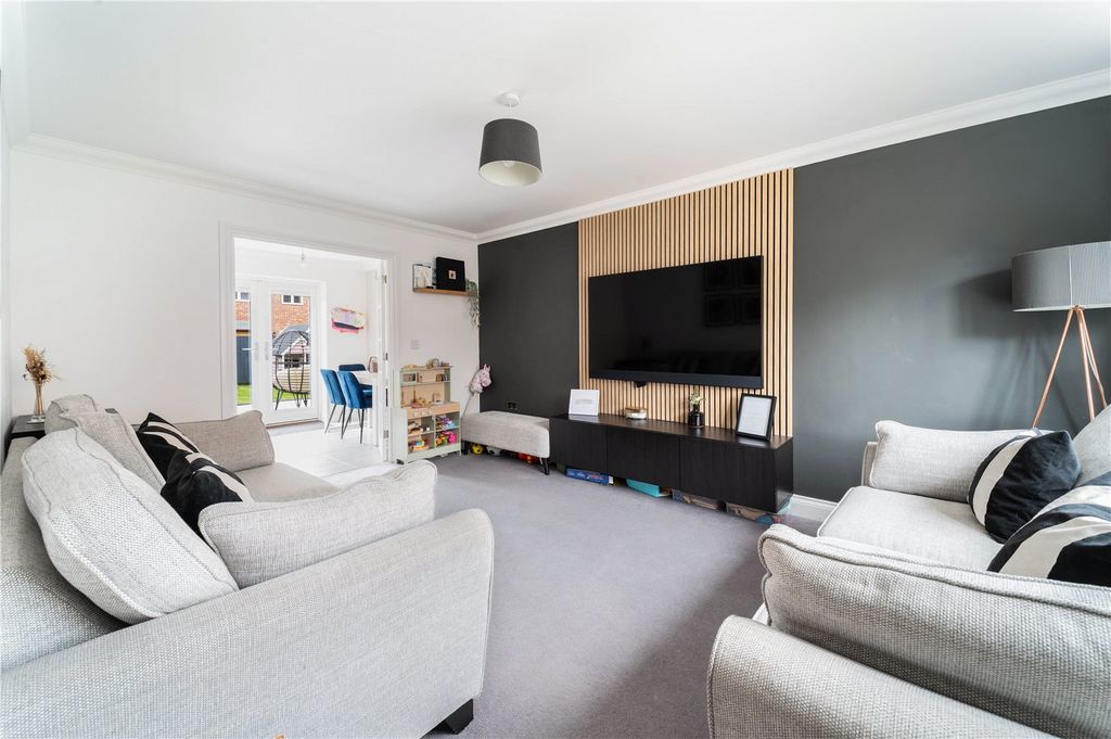 Property photo 2 of 22 Living Room