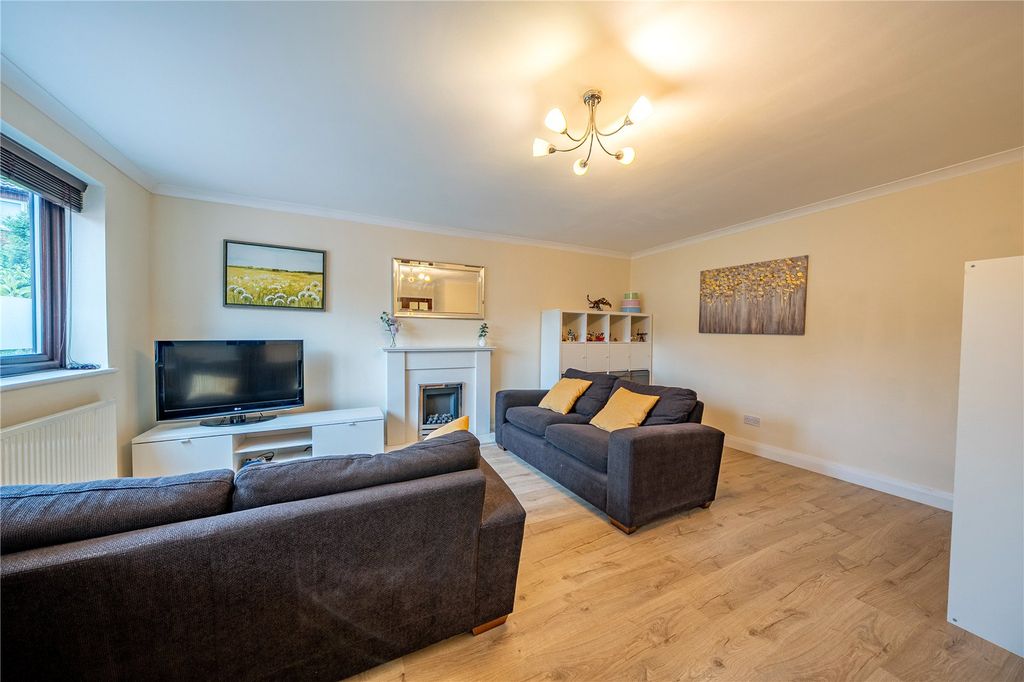 Property photo 3 of 16 Picture No. 13