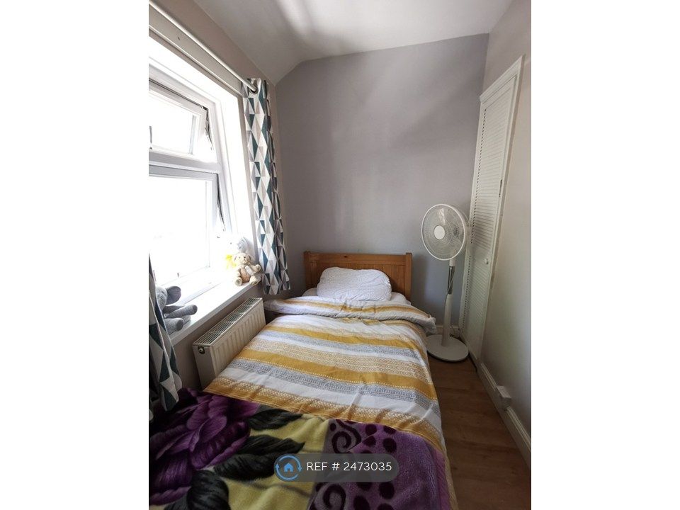 Property photo 3 of 12 Bedroom 3