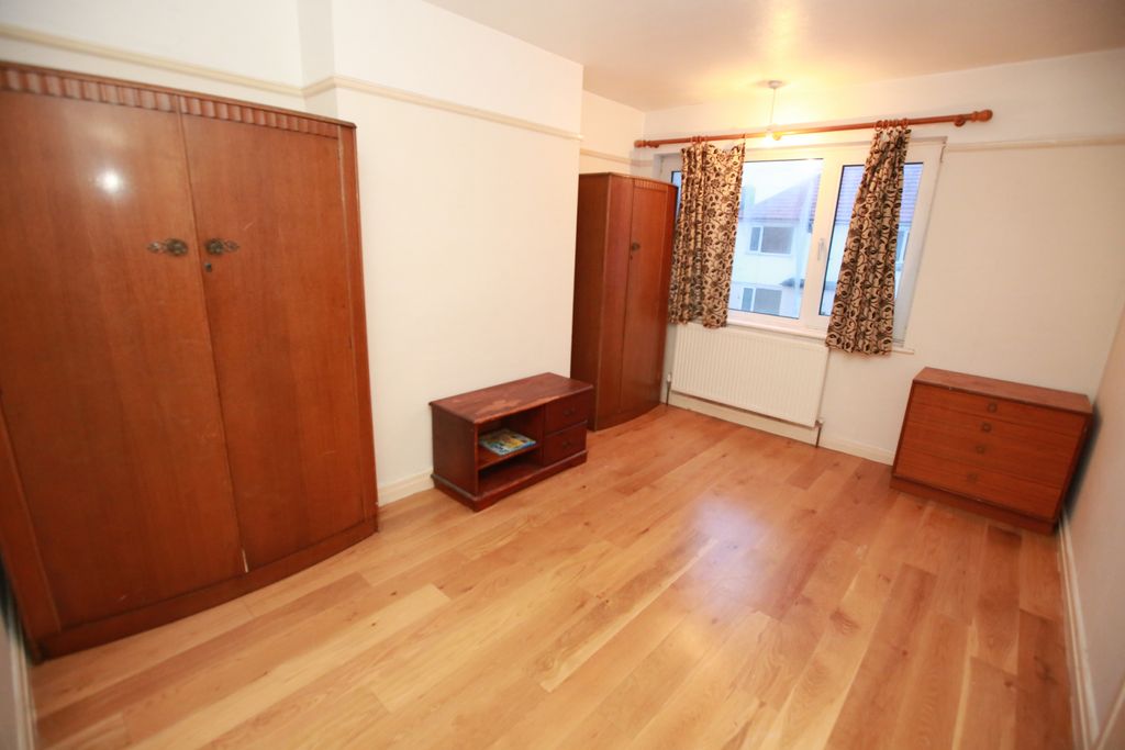 Property photo 1 of 7 Two Bedroom Maisonette