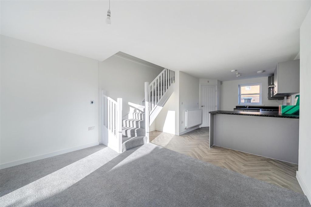 Property photo 3 of 9 1386356-4-6930150A33c65.Jpg