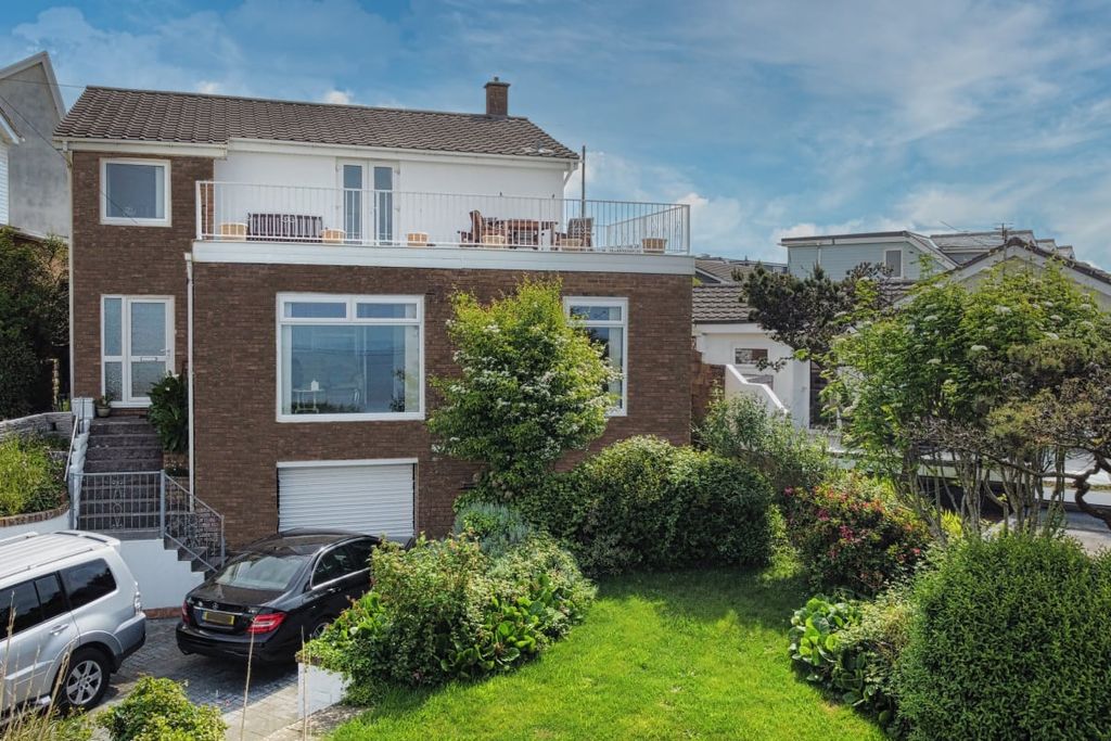 Property photo 1 of 23
