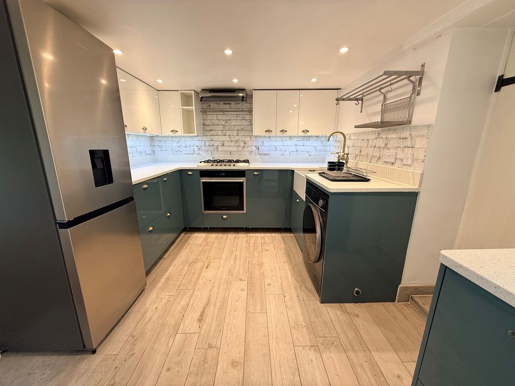 Property photo 2 of 12 Kitchen