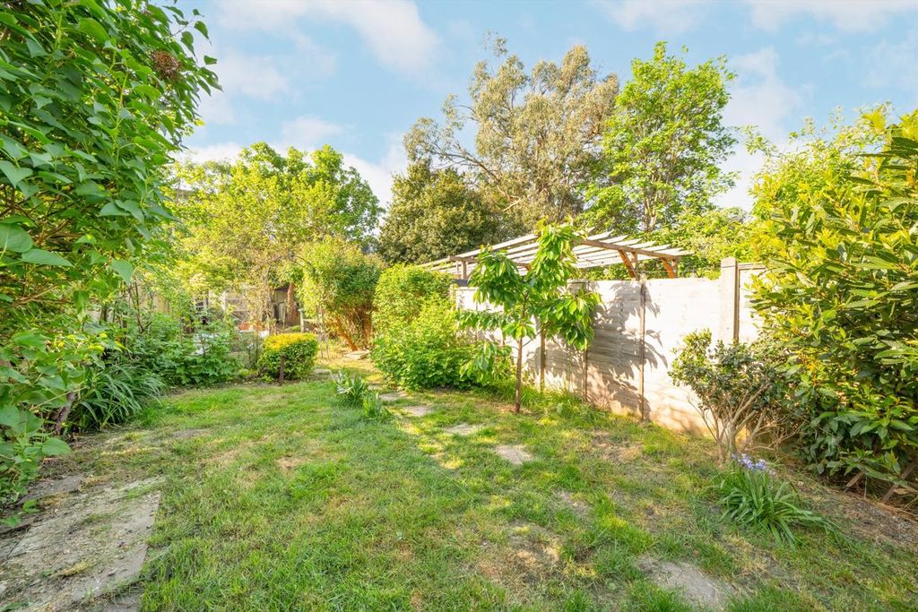 Property photo 2 of 11