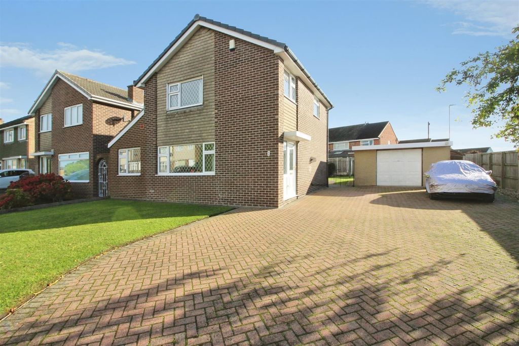 Property photo 1 of 31 Outside