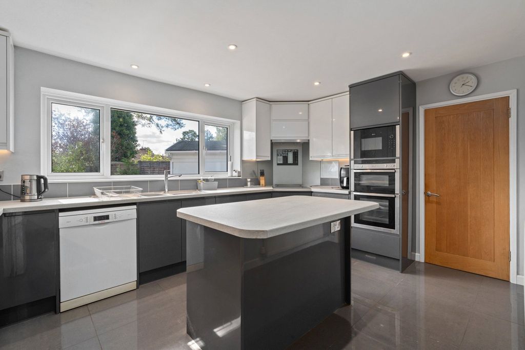 Property photo 3 of 46 Kitchen/Breakfast Rm