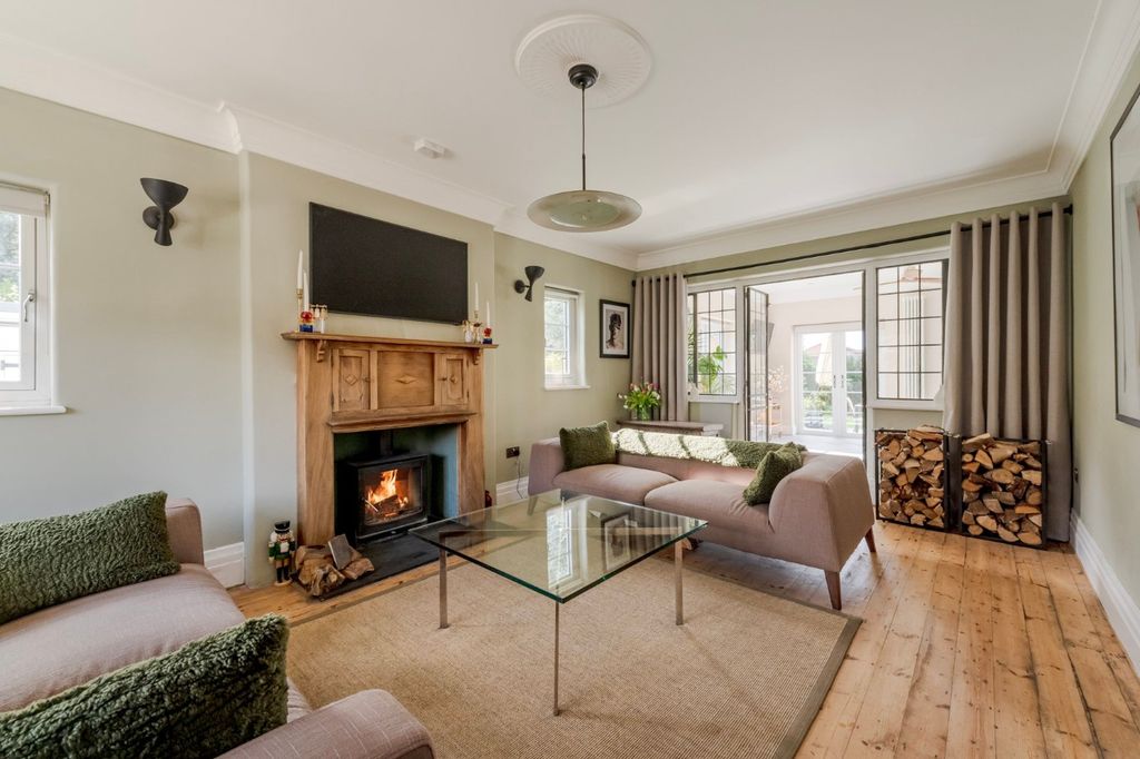 Property photo 2 of 24