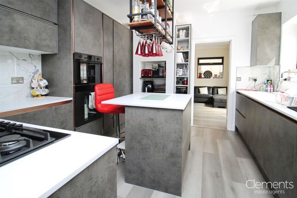 Property photo 2 of 29 Kitchen