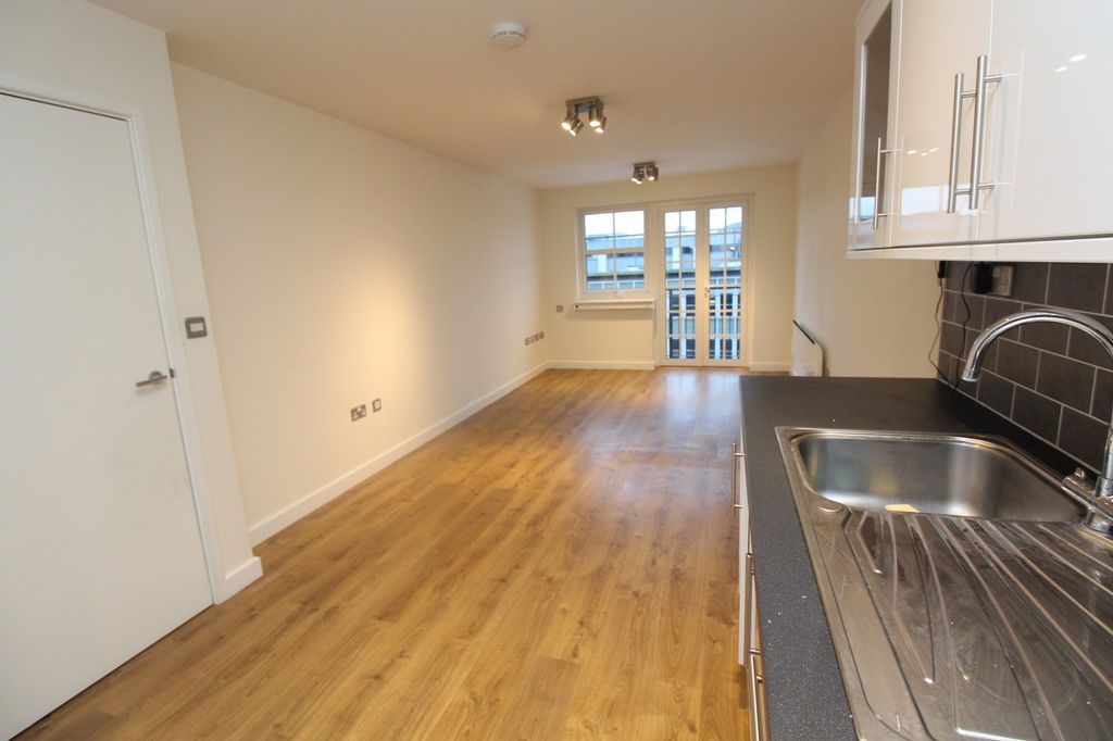 Property photo 3 of 9 Kitchen/Lounge