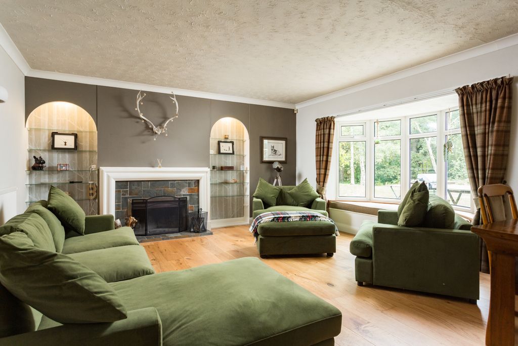 Property photo 2 of 19 Sitting/Dining Room