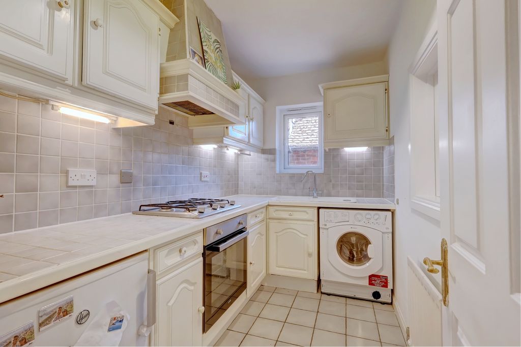 Property photo 2 of 8 Picture No. 16