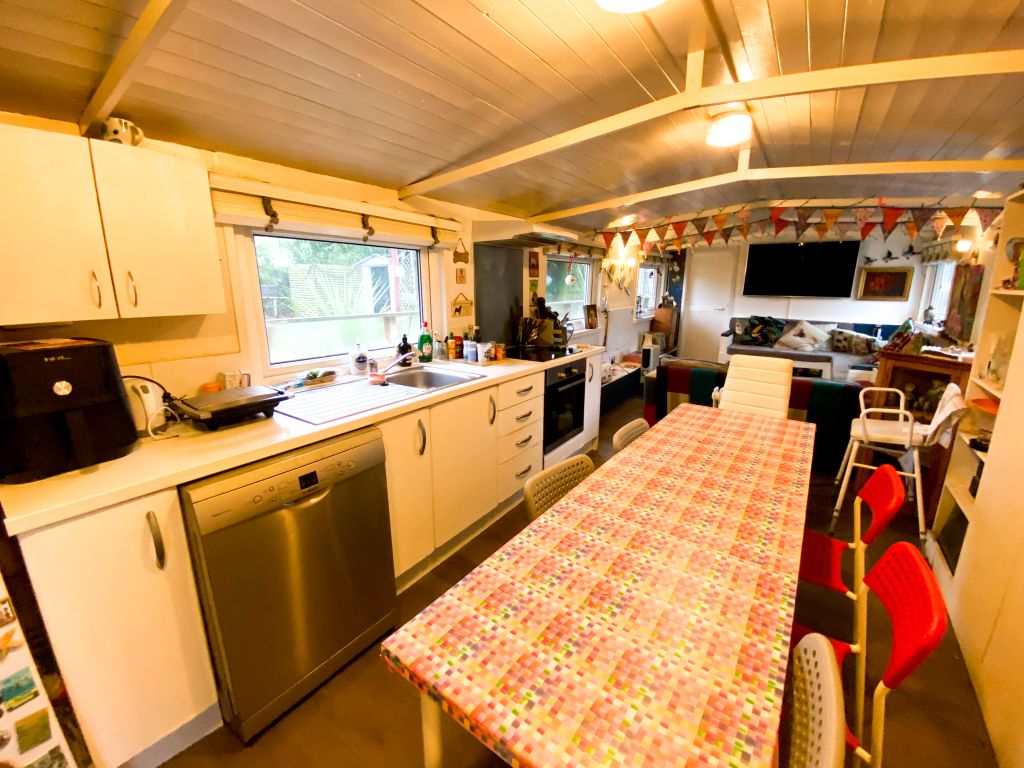 Property photo 3 of 10 Kitchen 2