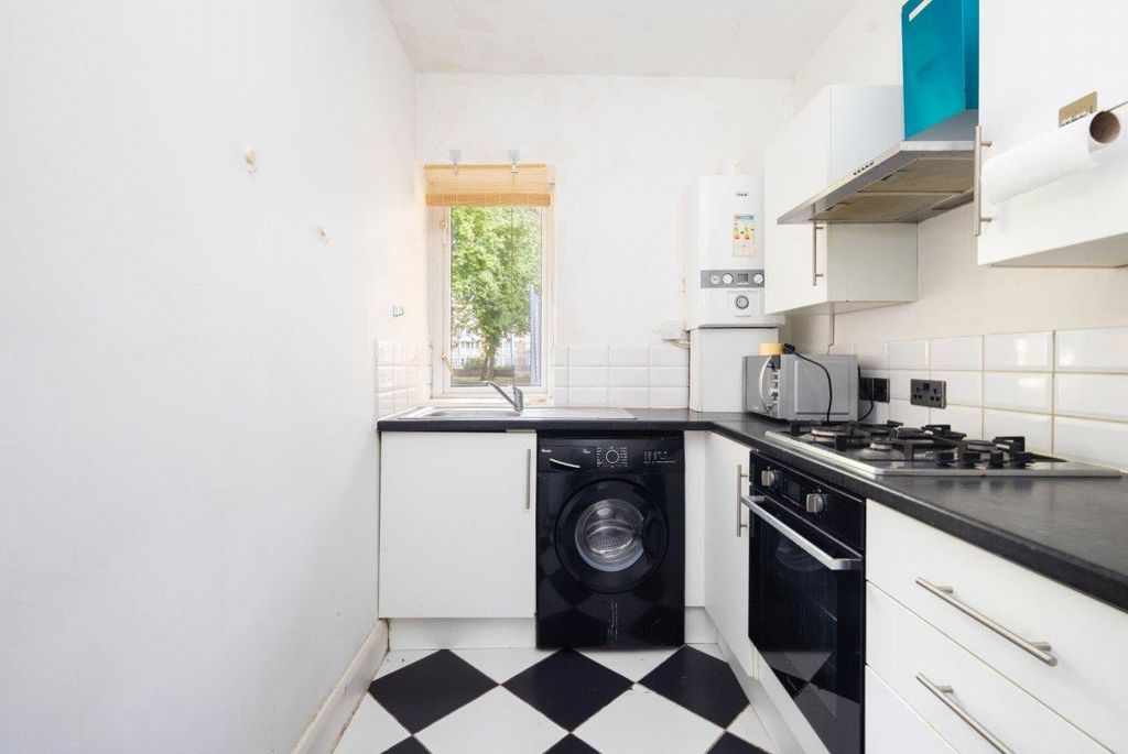 Property photo 3 of 12 Kitchen