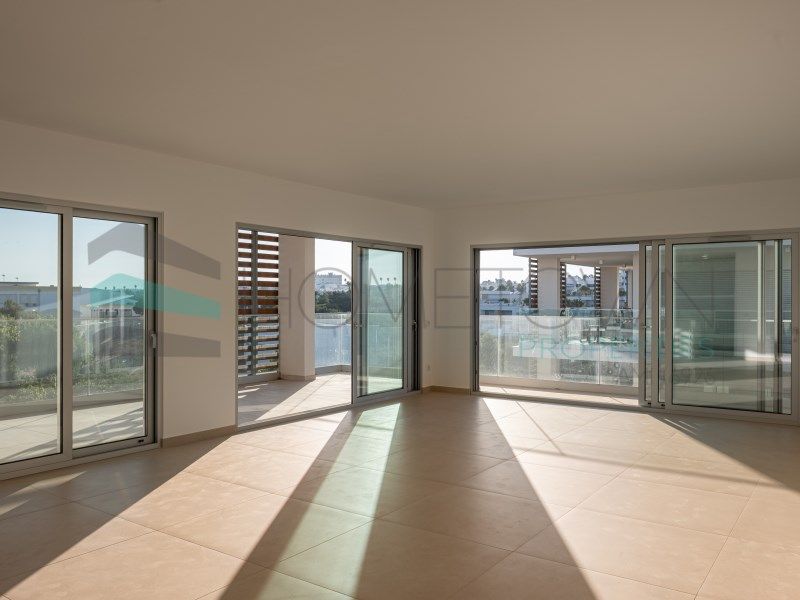 Property photo 2 of 40
