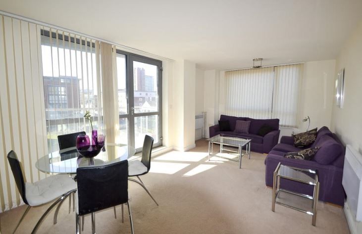 Property photo 2 of 8 Lounge