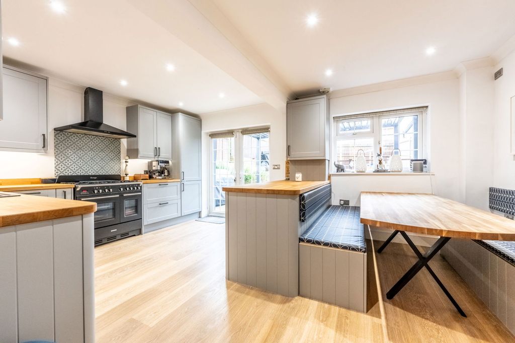 Property photo 3 of 36