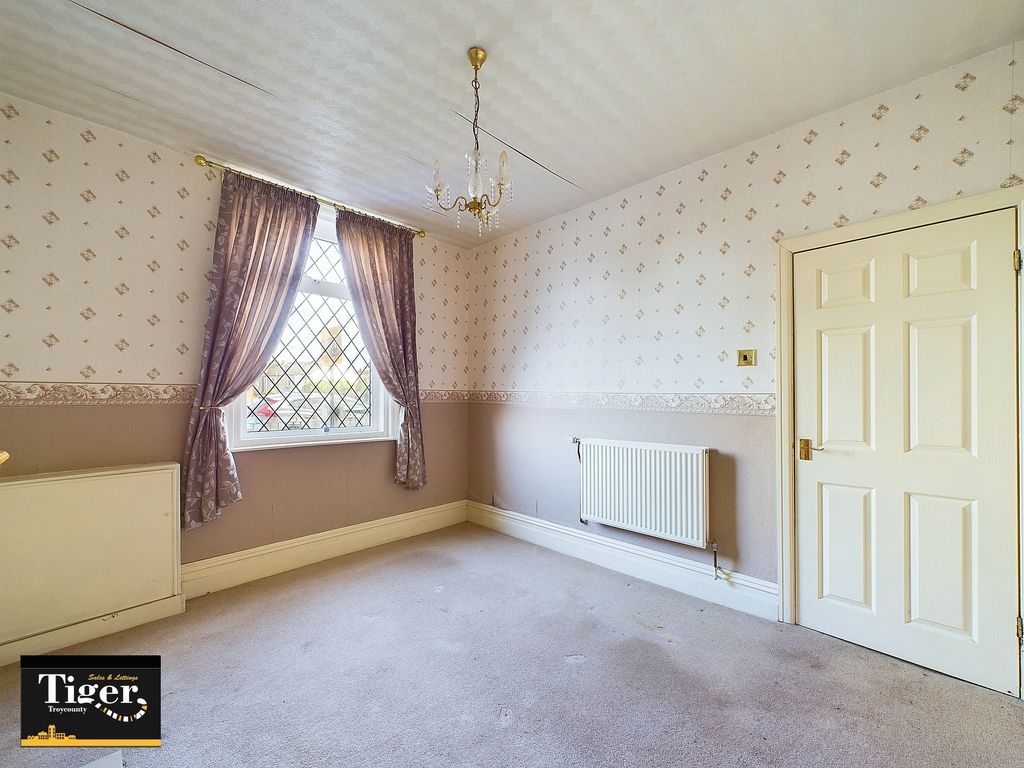 Property photo 3 of 11 Cam02176G0-Pr0386-Still006