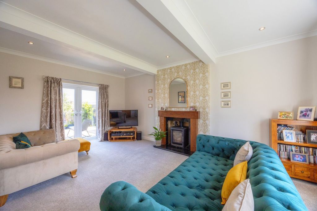 Property photo 3 of 43