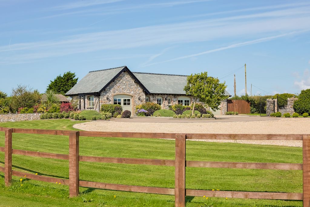 Property photo 2 of 40 Mulberry House - Web-41.Jpg