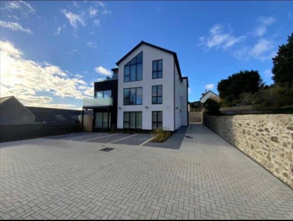 Property photo 1 of 9