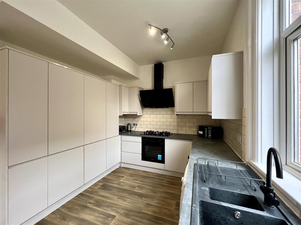 Property photo 1 of 10 Img-6615.Jpg