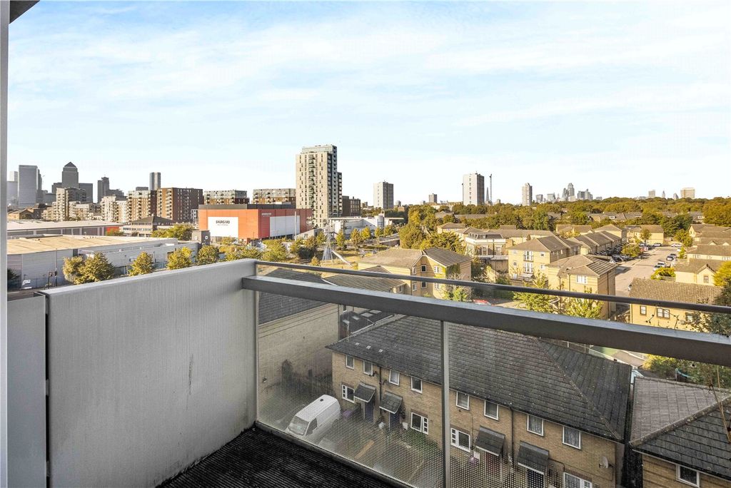 Property photo 2 of 8 Balcony