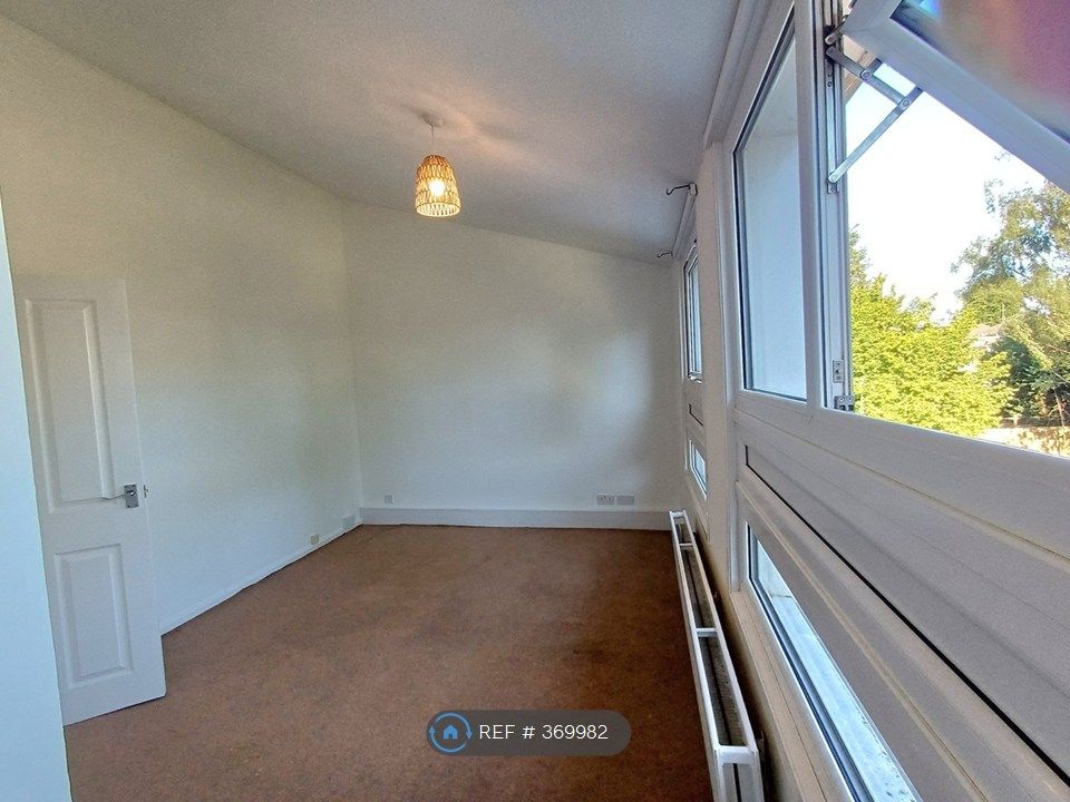 Property photo 2 of 8 Living Room 3.1 X4.2m