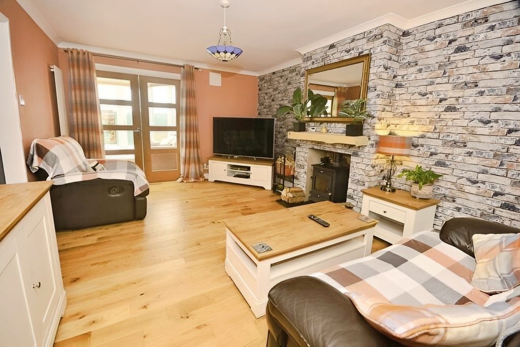 Property photo 2 of 17 A3d4Ade5-4971_Nrg220050_Img_01_0000_Max_656x437
