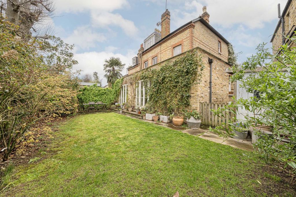 Property photo 1 of 5