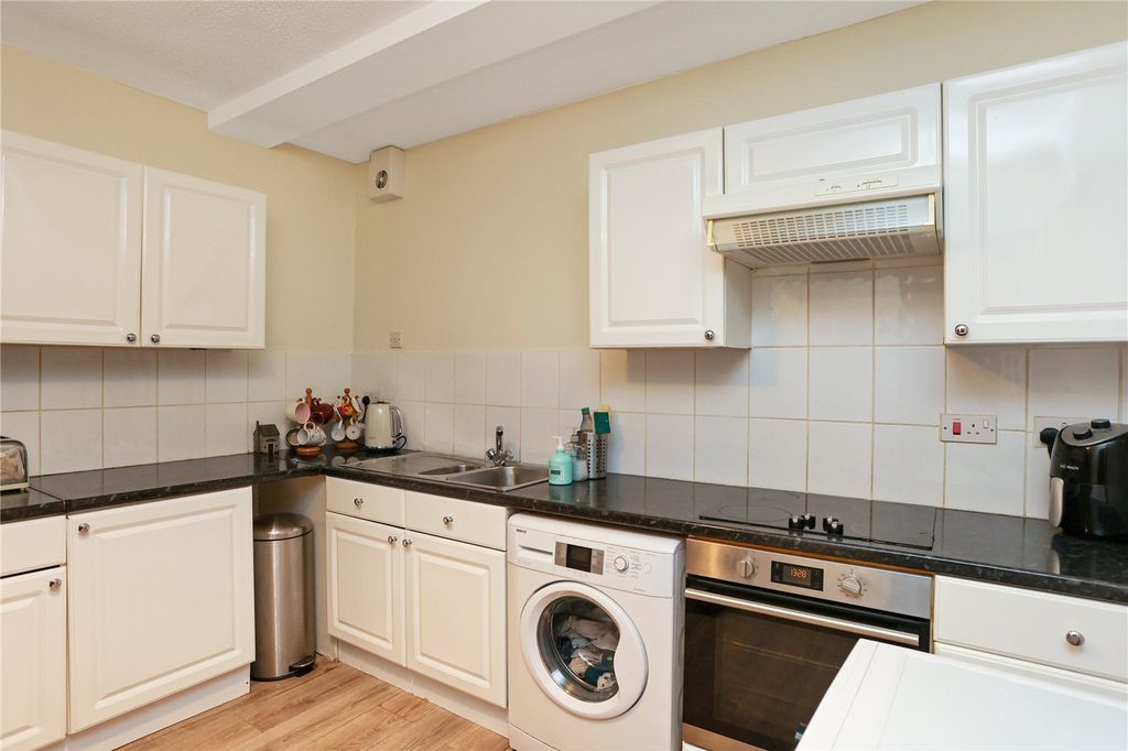 Property photo 3 of 12 Kitchen