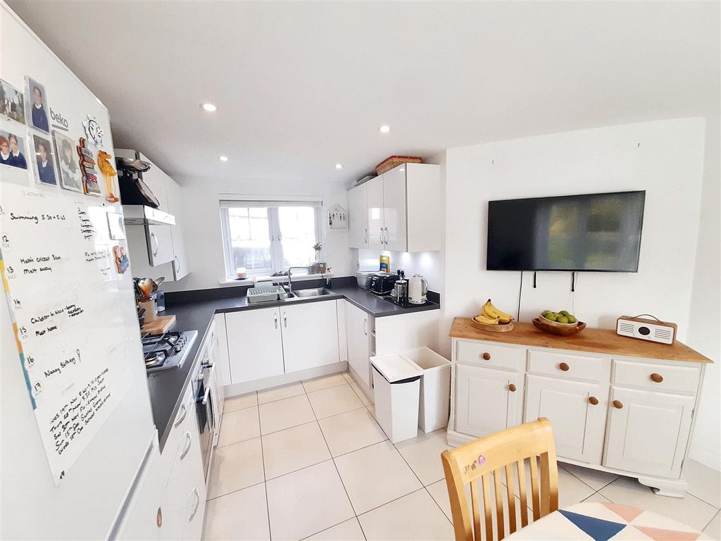 Property photo 3 of 18 Kitchen / Dining Room
