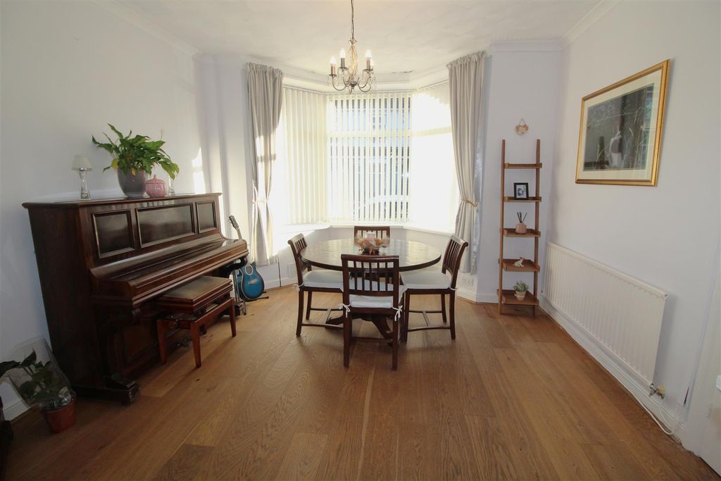 Property photo 3 of 39 Dining Room