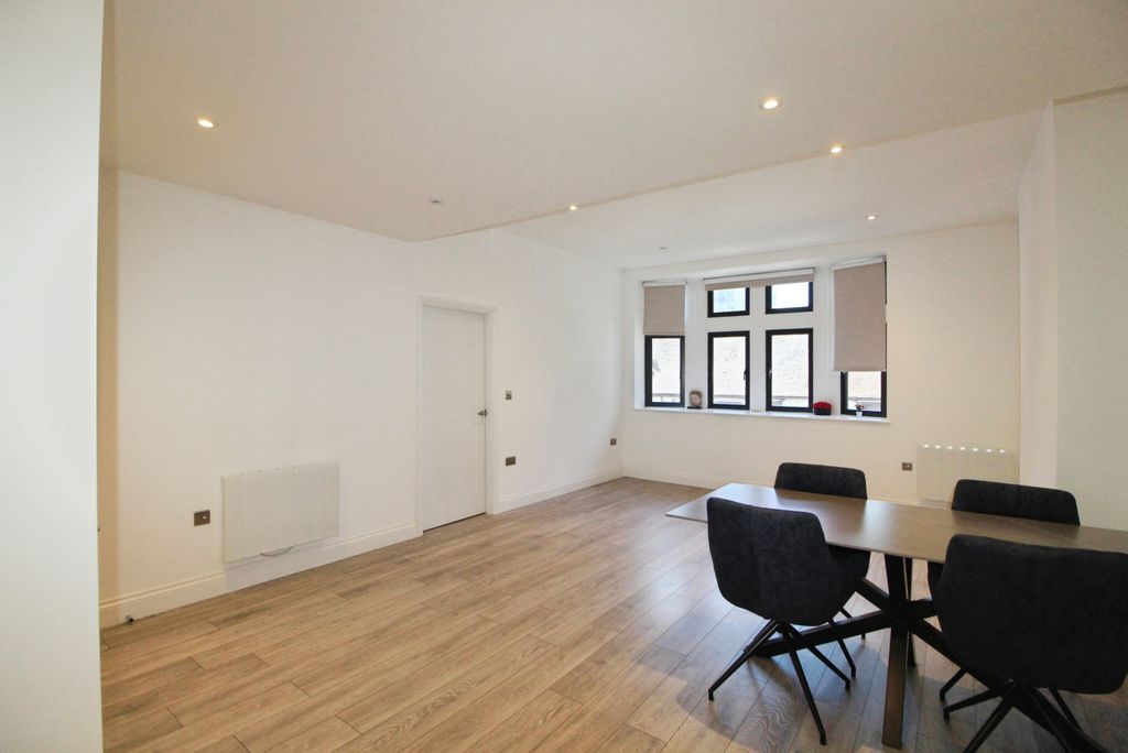 Property photo 2 of 22 969Fb13d-Img 7719