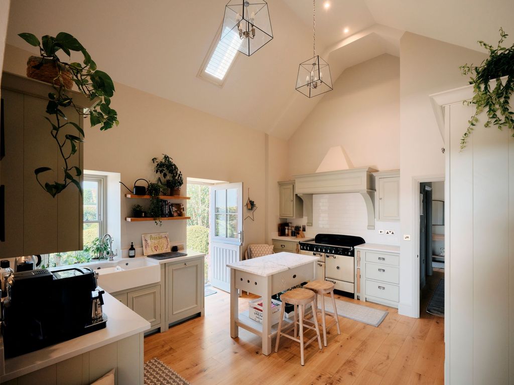 Property photo 2 of 43